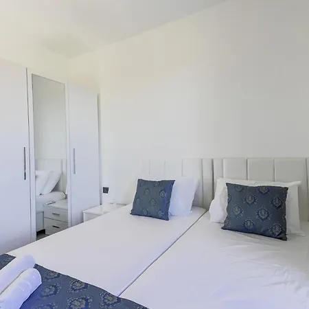 아파트 W Balcony And Shared Pool 7 Min To Coast 마흐무틀라르