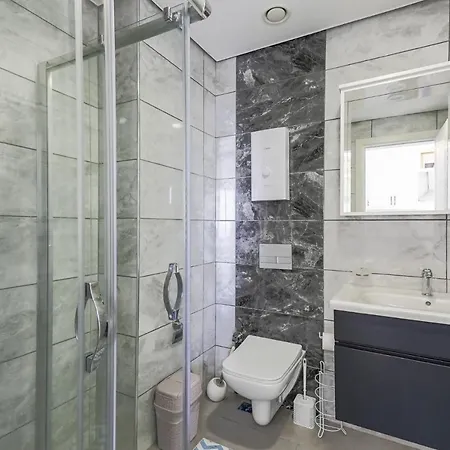 W Balcony And Shared Pool 7 Min To Coast 아파트